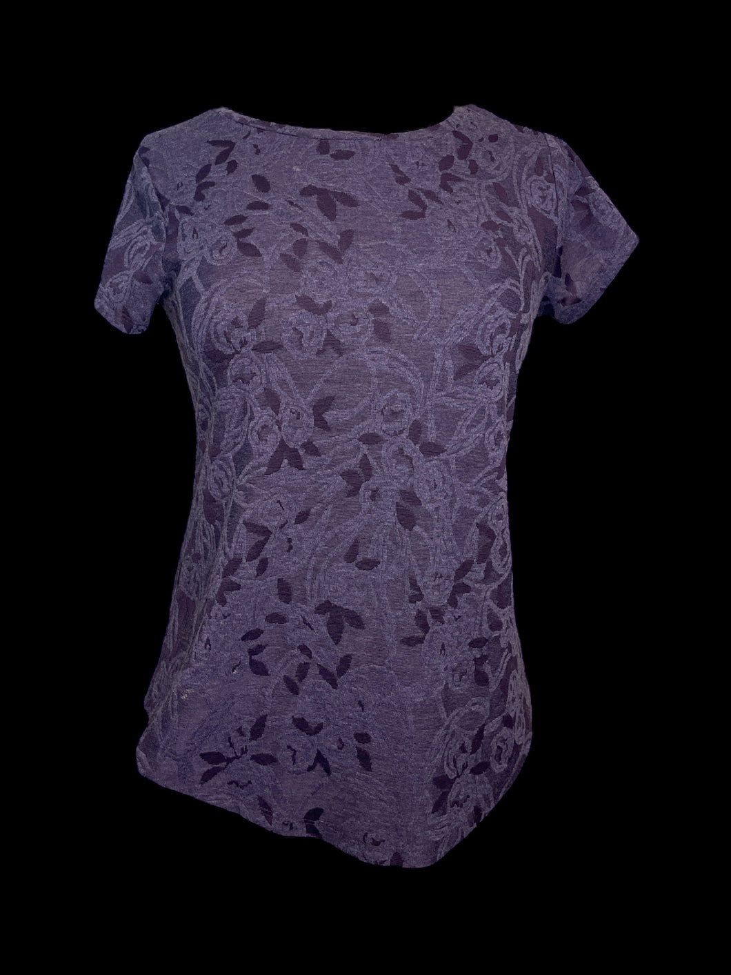 M Plum short sleeve scoop neck top w/ textured abstract floral design