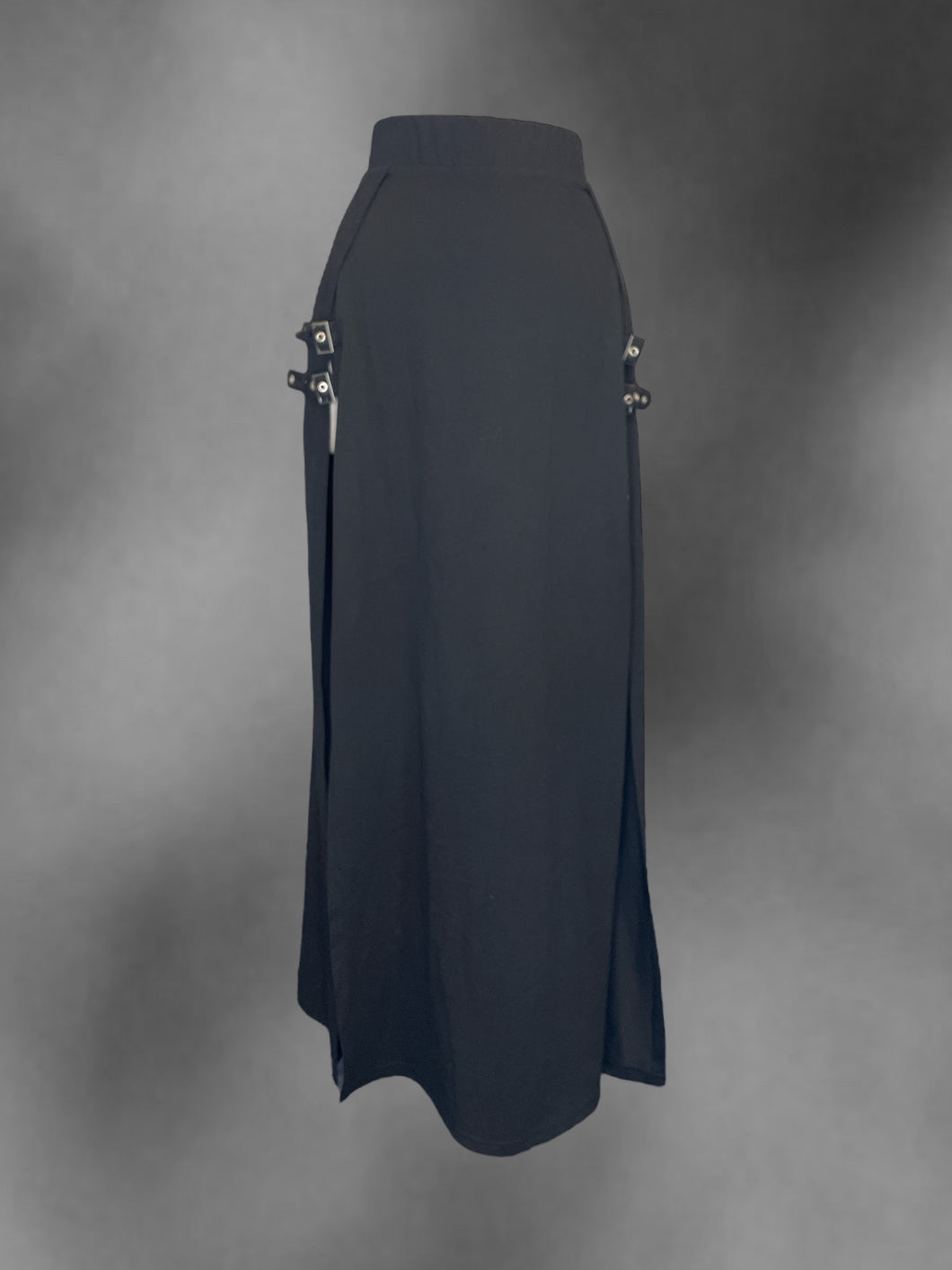 XL Black high slit maxi skirt w/ buckle details, & elastic waist
