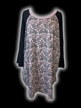 Load image into Gallery viewer, 5X Black, pink, &amp; grey skull pattern raglan style hi-lo top
