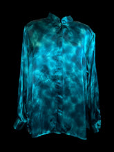 Load image into Gallery viewer, 2X vintage Emerald green button-up long sleeve top w/ collar button, shoulder pads, &amp; textured pattern
