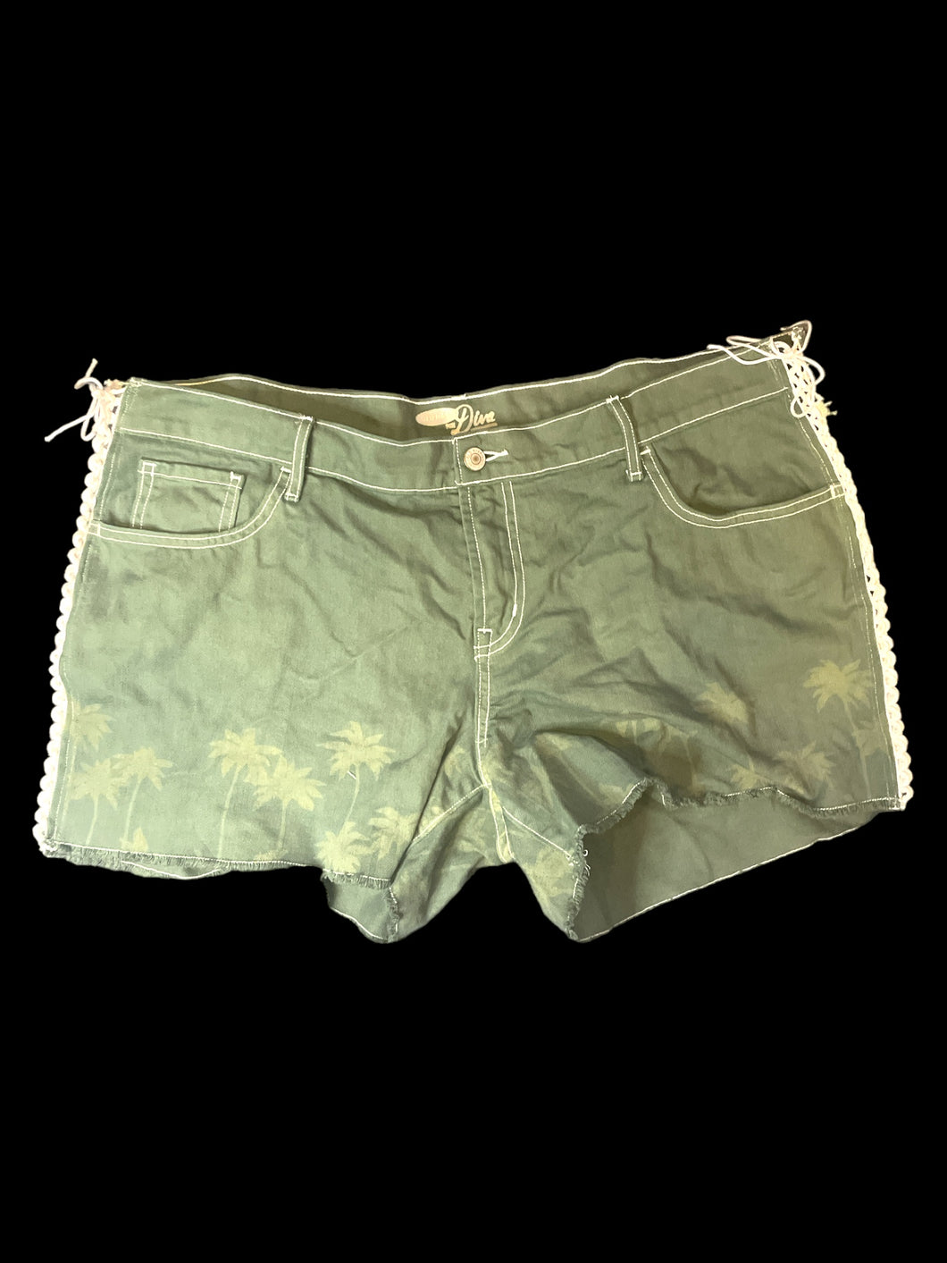 XL Green raw hem shorts w/ faded tree detail, white lace up sides, white stitching, belt loops, pockets, & zipper/button closure