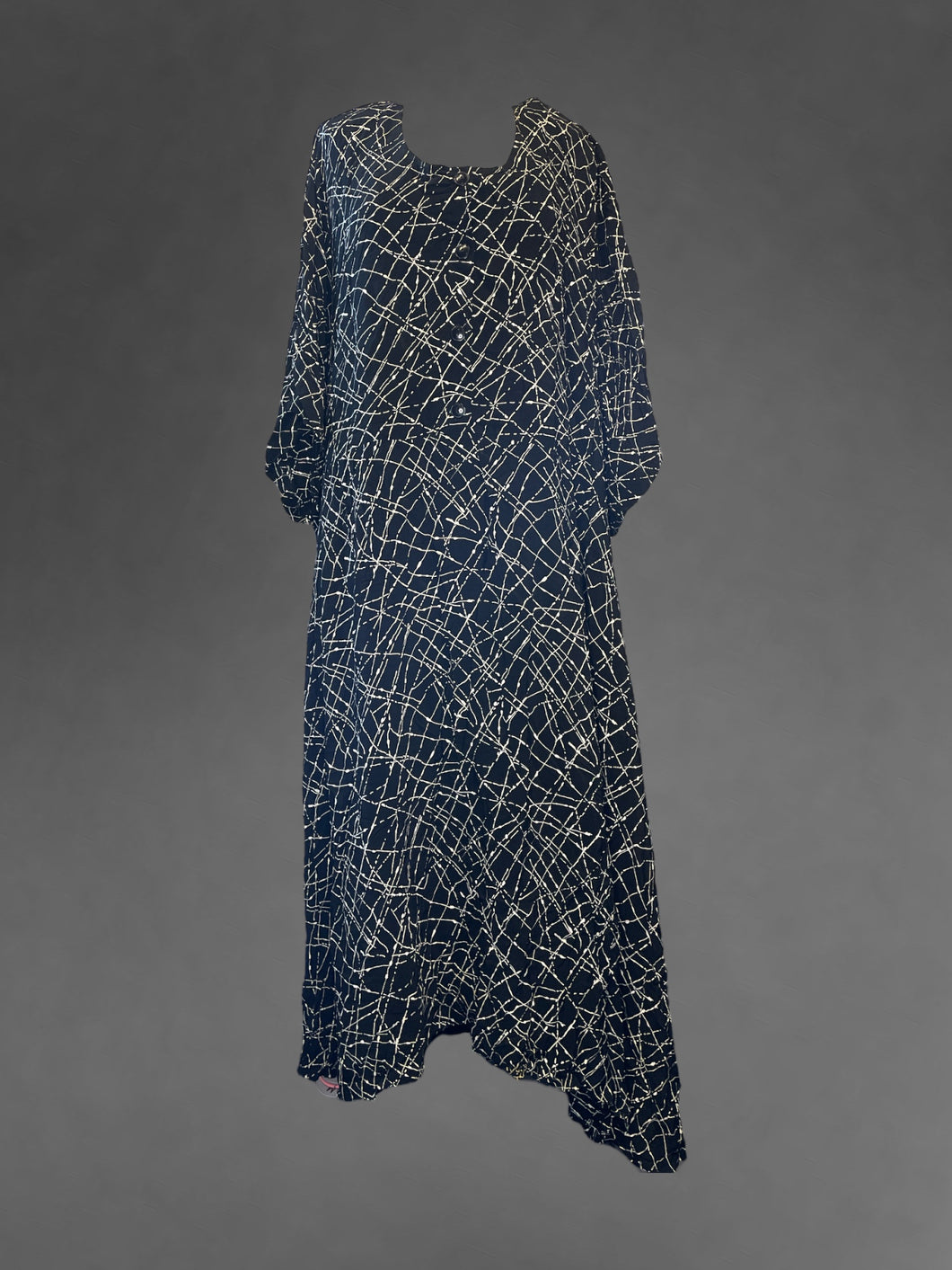 8X Black short sleeve scoop neck maxi dress w/ white abstract line pattern, shoulder pads, & partial button closure