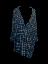 Load image into Gallery viewer, XL Black &amp; white long sleeve plaid top w/ button-up bust, pockets, &amp; button cuffs

