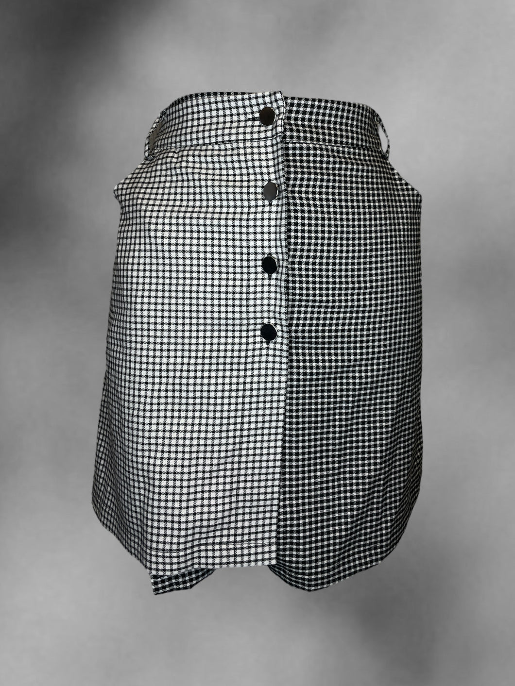 XL Black & white gingham button down wrap skirt w/ pockets, & belt loops