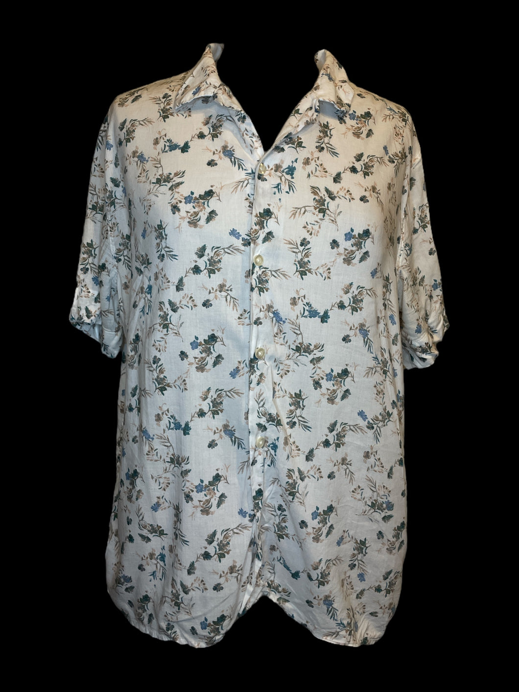 1X White, green, blue, & beige floral pattern short sleeve button down top w/ folded collar