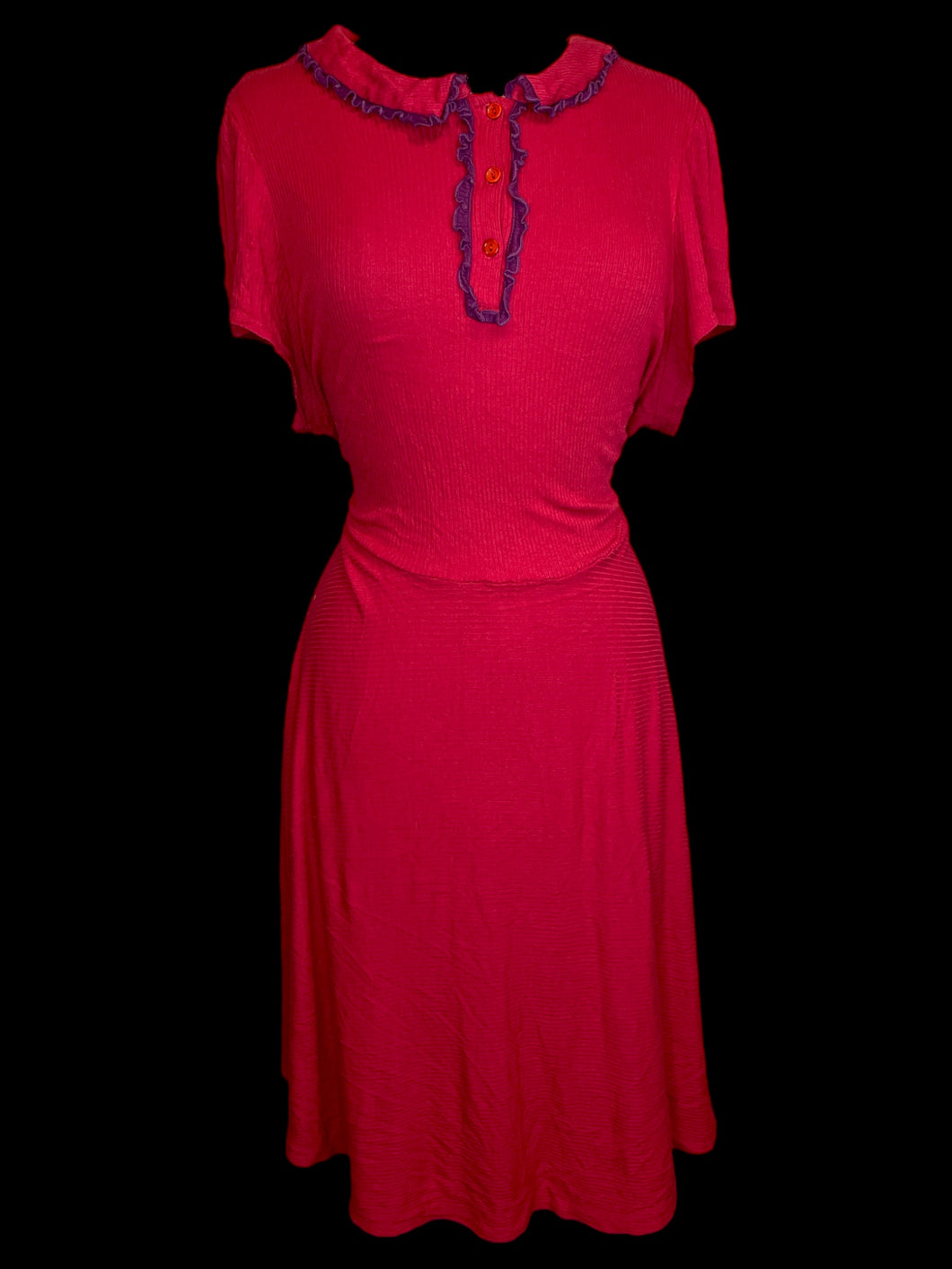 2X Fuchsia short sleeve a-line rib knit dress w/ purple ruffle accent, folded collar, & partial button closure