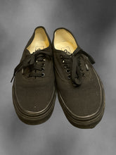 Load image into Gallery viewer, 7M/8.5W Black lace up Vans
