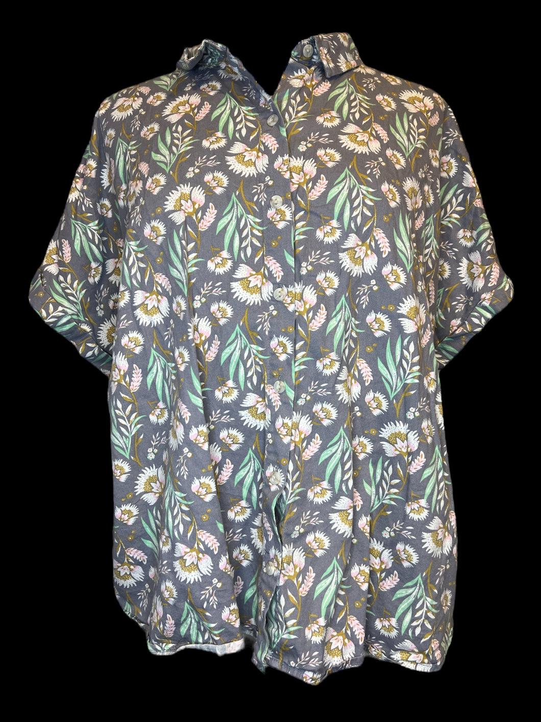 2X Light grey short sleeve button-up top w/ floral pattern