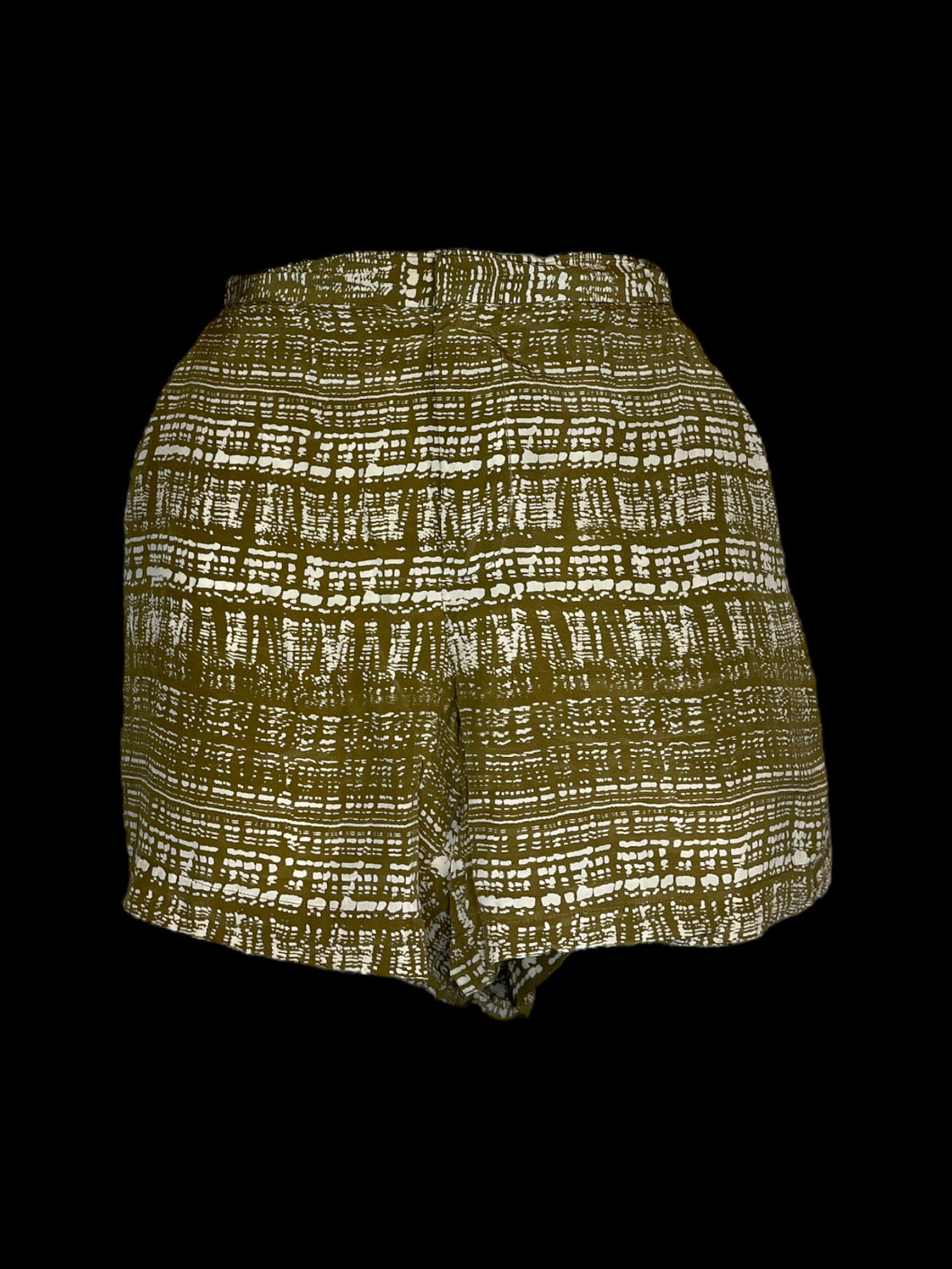 M Olive green & off-white abstract pattern shorts w/ pockets, elastic waist, & button/clasp/zipper closure