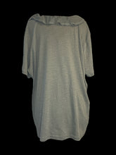 Load image into Gallery viewer, 5X NWT Heathered sage short sleeve V neck top w/ mesh ruffle V neckline
