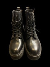 Load image into Gallery viewer, 8.5M/10W Black pleather combat boots in box w/ lace-up &amp; zipper closure
