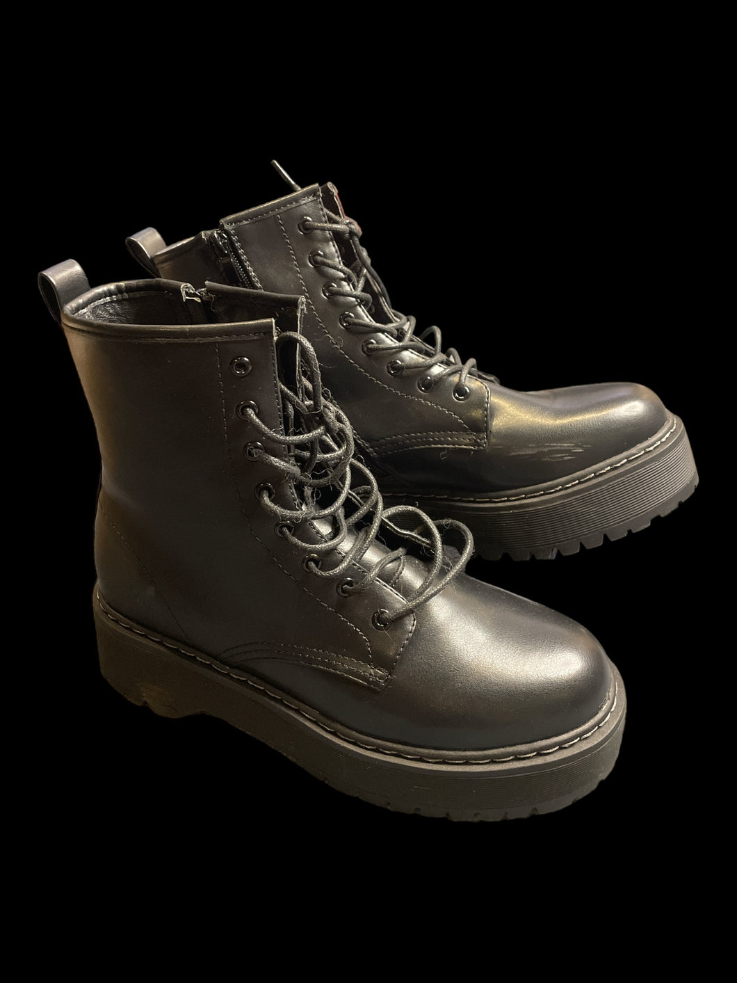 8.5M/10W Black pleather combat boots in box w/ lace-up & zipper closure