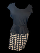 Load image into Gallery viewer, L Black &amp; beige houndstooth cap sleeve scoop neck peplum dress w/ black bodice
