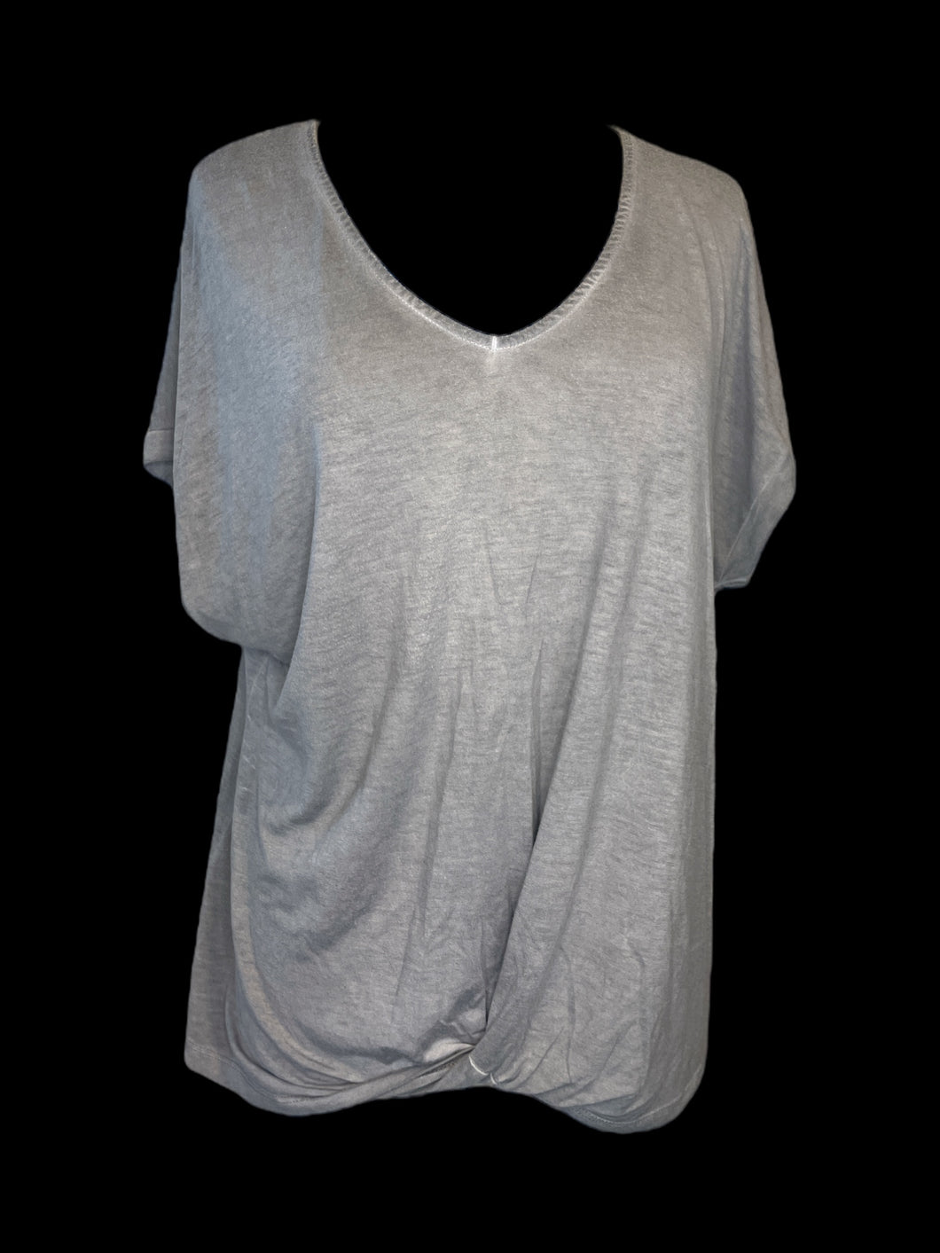 1X Grey short batwing sleeve v-neckline top w/ gathered hem