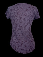 Load image into Gallery viewer, M Plum short sleeve scoop neck top w/ textured abstract floral design
