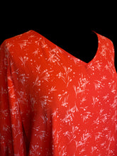 Load image into Gallery viewer, 2X Coral &amp; white botanical pattern 3/4 balloon sleeve v-neckline top
