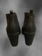Load image into Gallery viewer, 7M/8.5W Black square cutout heeled booties

