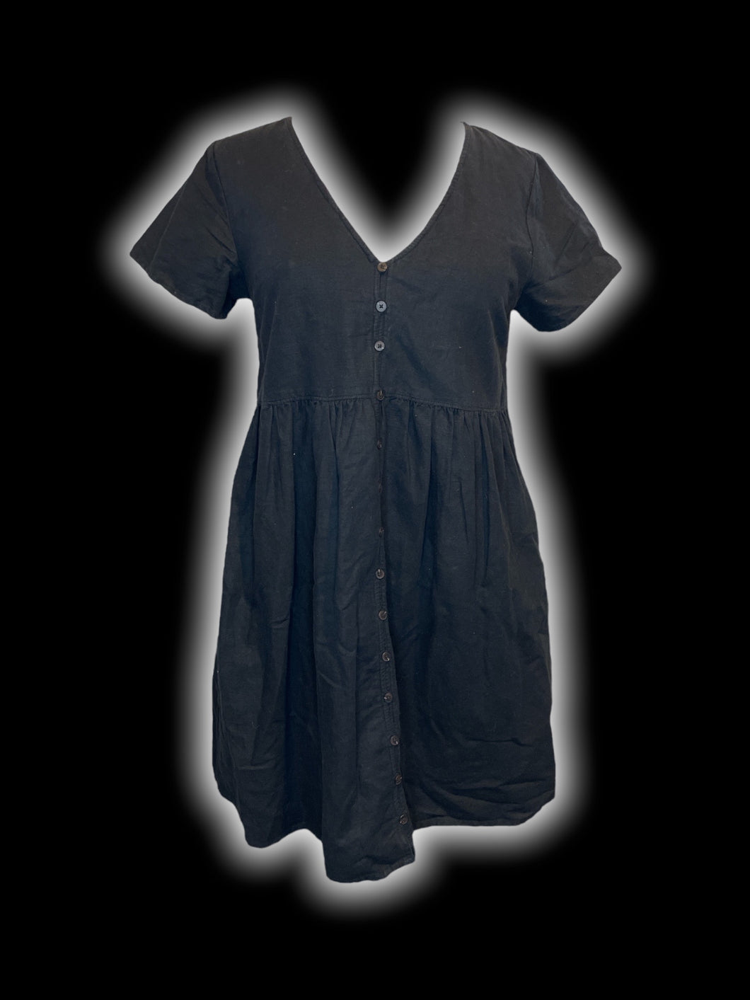 M Black short sleeve v-neckline button down dress w/ pockets