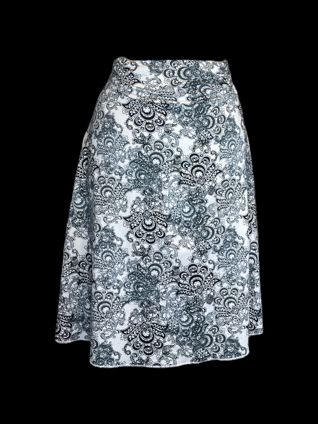 L White, grey, & black paisley skirt w/ ruching on waist