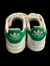 Load image into Gallery viewer, 5M/6.5W White &amp; green “Stan Smith” Adidas lace-up sneakers

