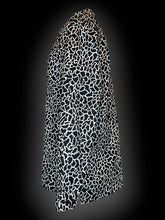 Load image into Gallery viewer, 1X Vintage black &amp; white long sleeve button down top w/ rhinestone accents, chest pocket, &amp; button cuff sleeves
