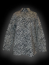 Load image into Gallery viewer, 1X Vintage black &amp; white long sleeve button down top w/ rhinestone accents, chest pocket, &amp; button cuff sleeves
