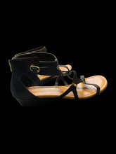 Load image into Gallery viewer, 10W Black strappy sandals w/ gold-like details, heel zipper, &amp; buckles
