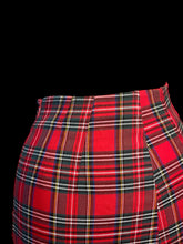 Load image into Gallery viewer, XXS Red &amp; green plaid skirt w/ slit hem, &amp; zipper closure

