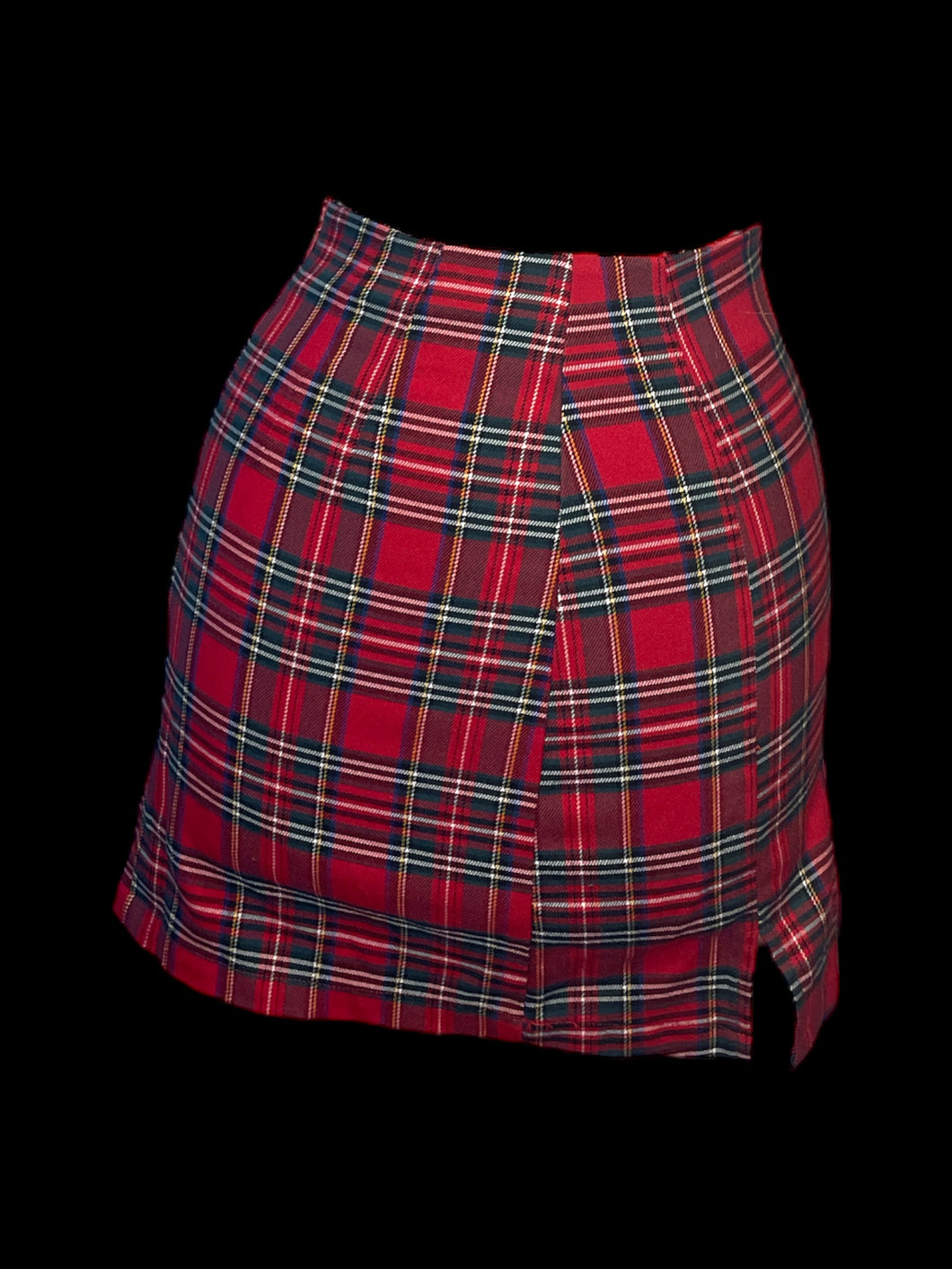 XXS Red & green plaid skirt w/ slit hem, & zipper closure
