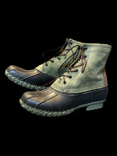 Load image into Gallery viewer, 8M Black, green, &amp; brown leather duck boots w/ fleece lining

