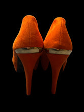 Load image into Gallery viewer, 10 Orange suede-like platform heels w/ gold-like reflective strip
