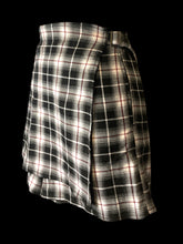 Load image into Gallery viewer, M Black, white, &amp; red plaid skort w/ buckle wrap, &amp; clasp/zipper closure

