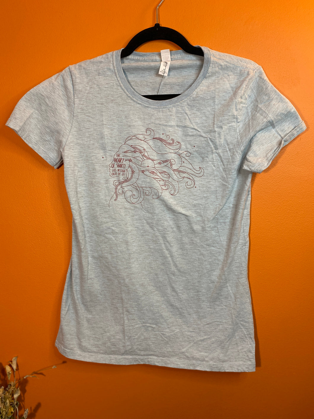 M/L Light blue tee w/ 
